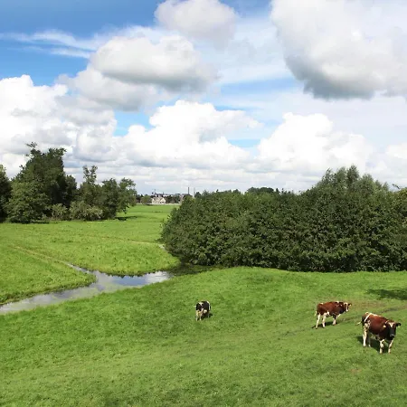 Quaint Farmhouse Near River In Oosterwijk Holiday home Leerdam
