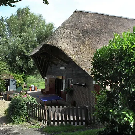 Holiday home Quaint Farmhouse Near River In Oosterwijk