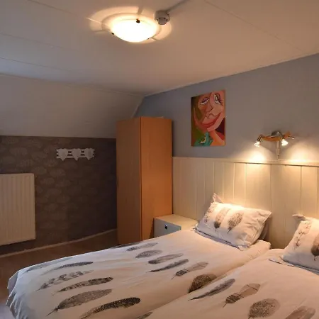 Holiday home Quaint Farmhouse Near River In Oosterwijk *