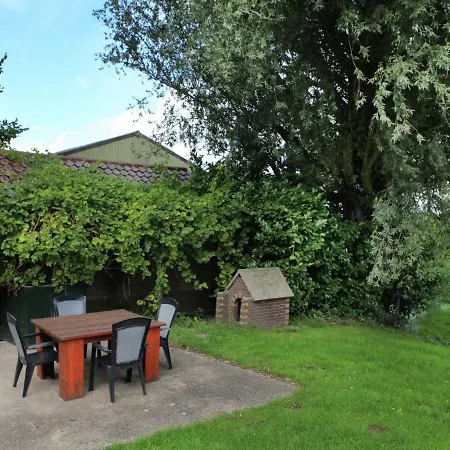 Quaint Farmhouse Near River In Oosterwijk * Leerdam