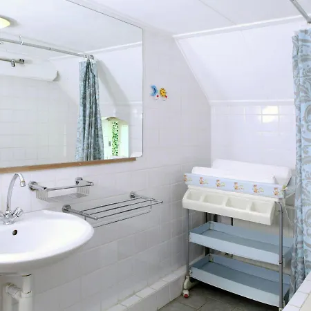 Quaint Farmhouse Near River In Oosterwijk * Leerdam