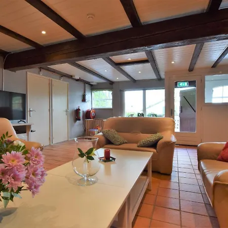 Quaint Farmhouse Near River In Oosterwijk