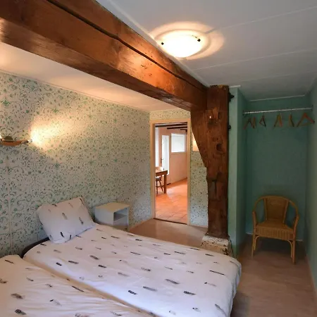 Quaint Farmhouse Near River In Oosterwijk Leerdam