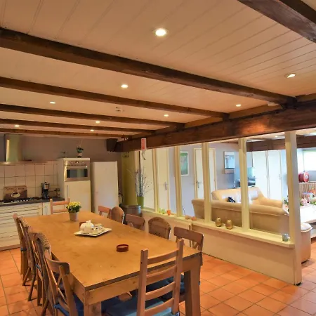 Holiday home Quaint Farmhouse Near River In Oosterwijk