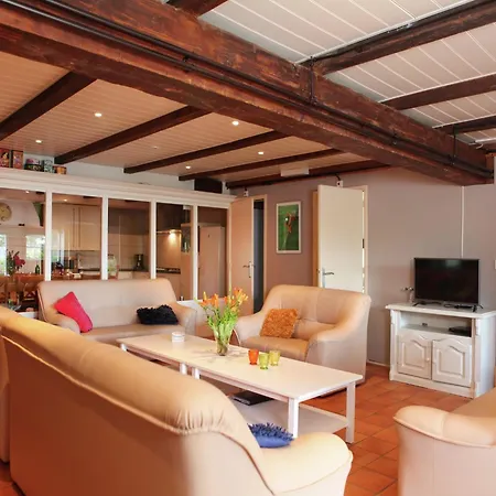 Quaint Farmhouse Near River In Oosterwijk * Leerdam