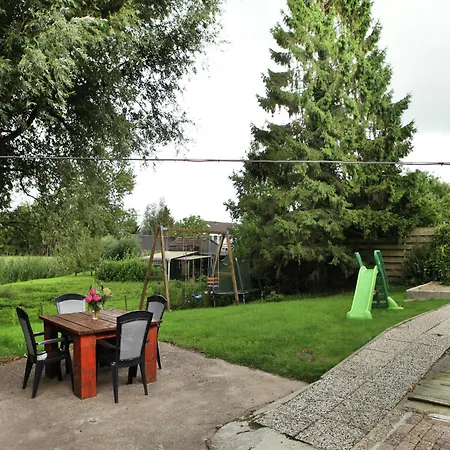 בית נופש In Oosterwijk By River Linge *