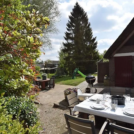 Holiday home Quaint Farmhouse Near River In Oosterwijk *