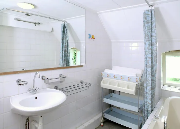 Farmhouse In Oosterwijk By River Linge Leerdam