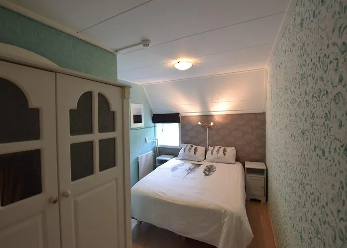 Holiday home Farmhouse In Oosterwijk By River Linge Leerdam