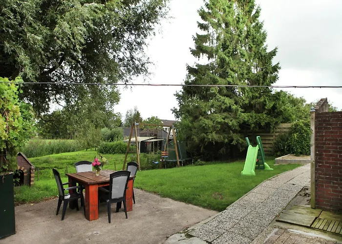 Holiday home Farmhouse In Oosterwijk By River Linge *