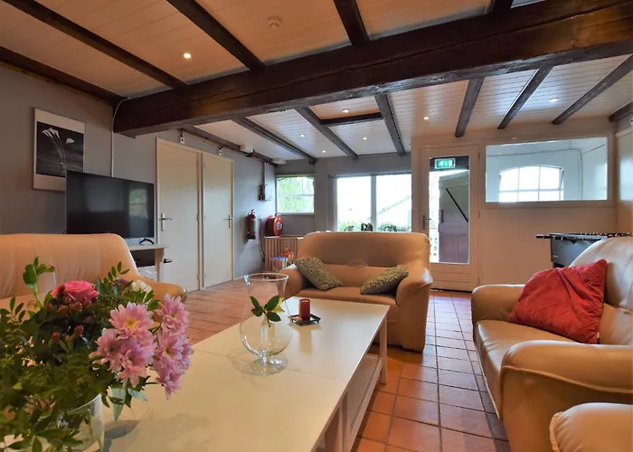 Farmhouse In Oosterwijk By River Linge Holiday home Leerdam