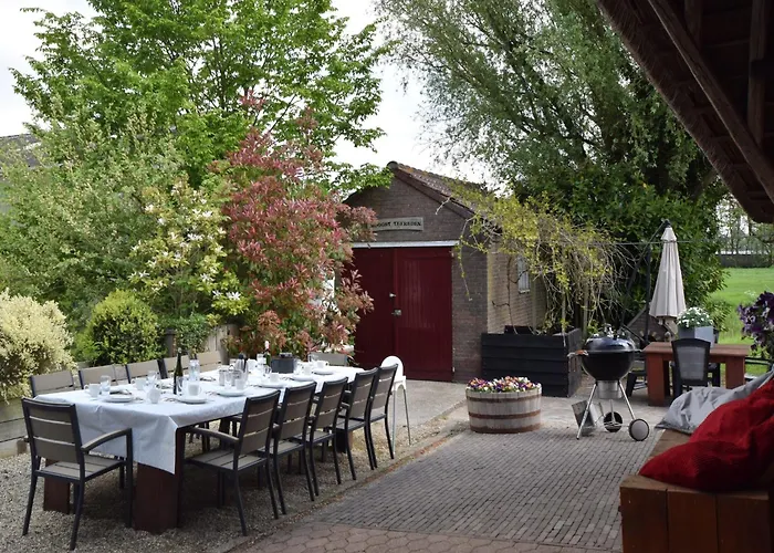 Holiday home Farmhouse In Oosterwijk By River Linge Leerdam