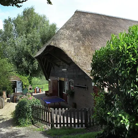 In Oosterwijk By River Linge Leerdam